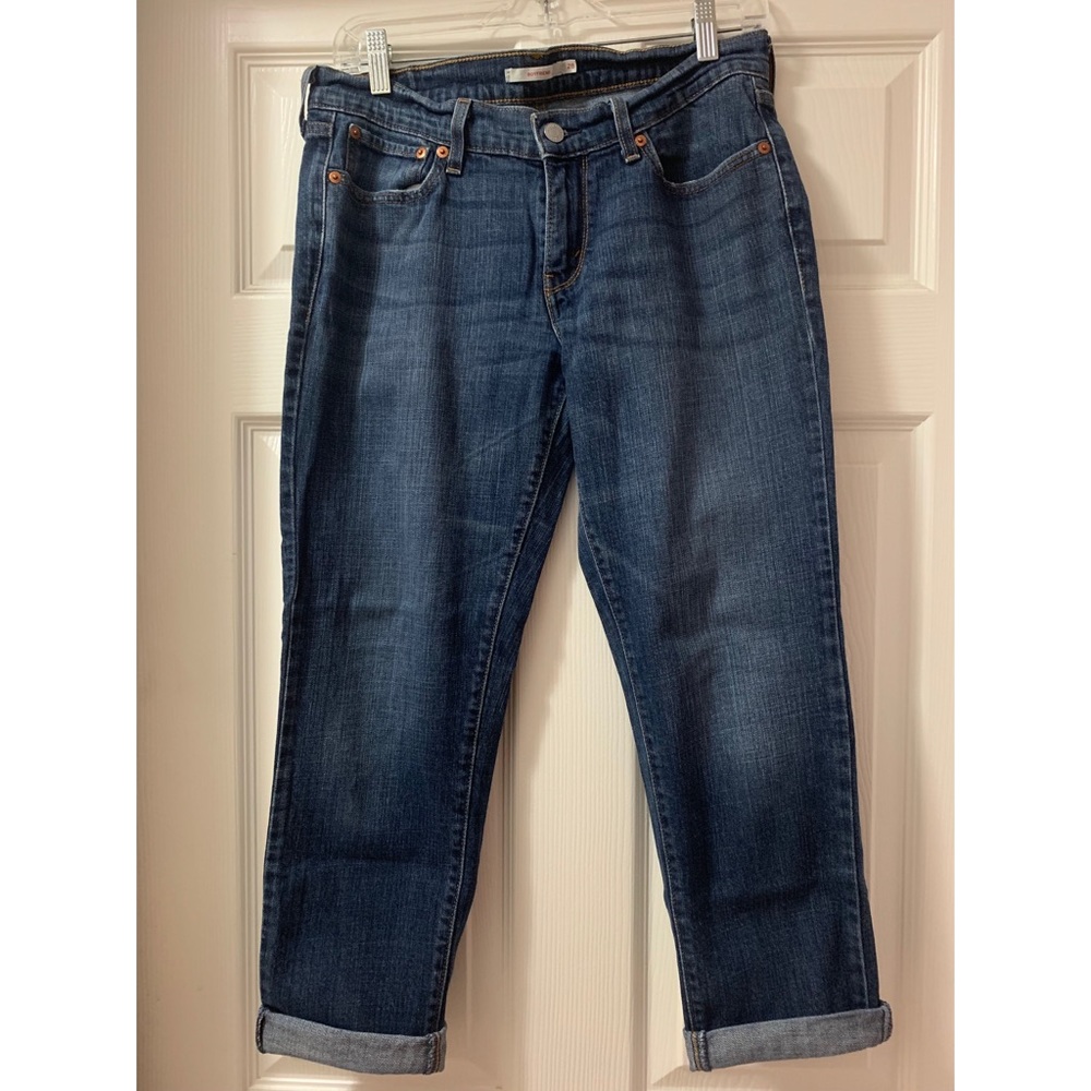✨Levi’s cropped boyfriend jeans✨